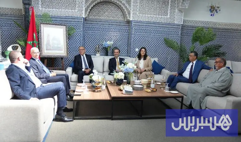 "الأحرار" يرفض المساندة النقدية: "إما أن نكون داخل الأغلبية أو لا نكون"