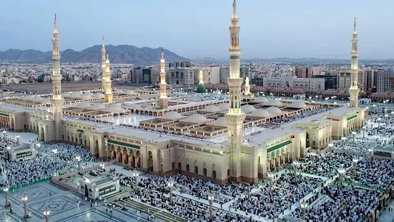هل استهدف الحوثيون المدينة المنورة؟ حقيقة فيديو اعتراض الصاروخ