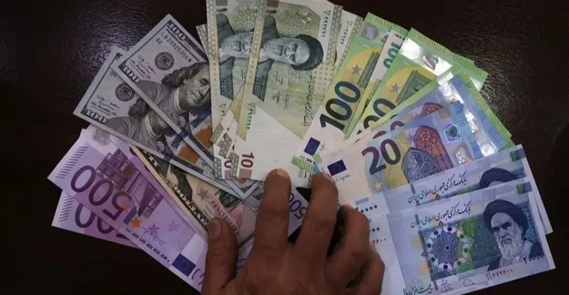 شفق نيوز..إيران.. الدولار يقترب من 274 ألف تومان وسط تضخم قياسي