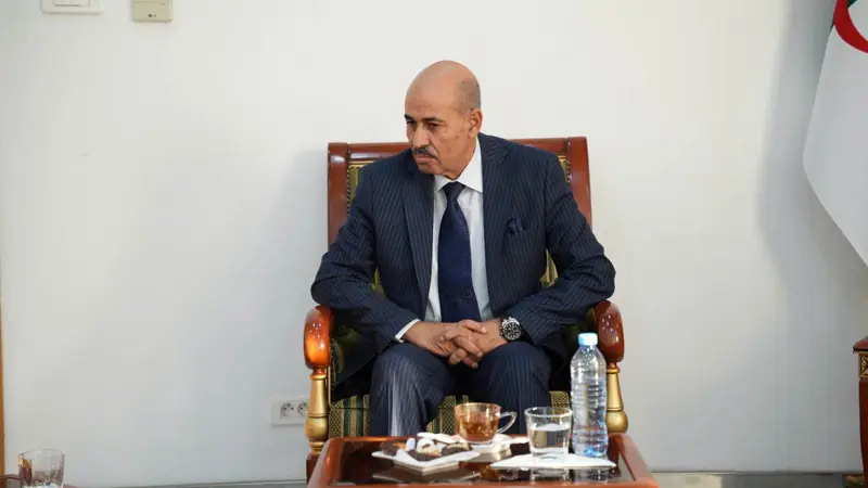 وزير الصناعة يبحث رفع الإدماج المحلي مع ستيلانتيس الجزائر
