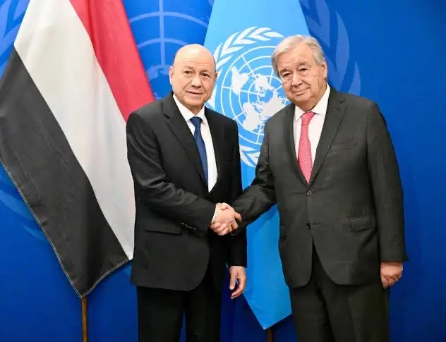 العليمي يطلب دعم الأمم المتحدة لتصنيف الحوثيين منظمة إرهابية