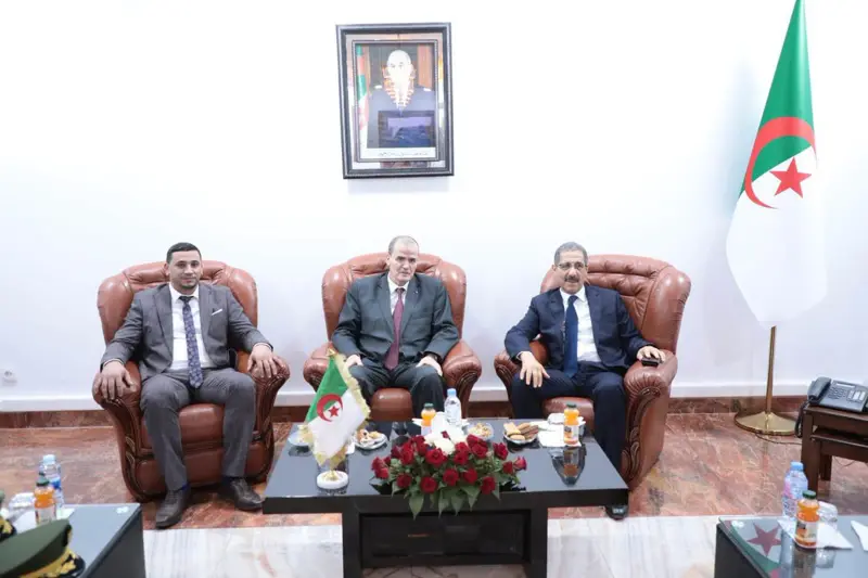 رزيق يشرف على افتتاح معرض المنتجات الغذائية المصنعة بالبليدة