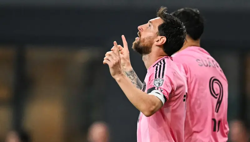 رئيس برشلونة السابق يهاجم ميسي: النادي أكبر منك!