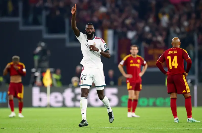 بشخصية البطل.. ريال مدريد يعود من بعيد ويهزم روما برباعية في أبطال أوروبا