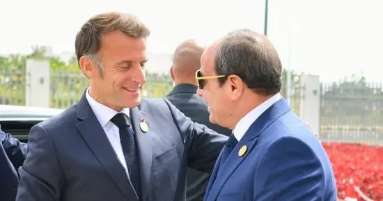 الرئاسة الفرنسية: ماكرون على تواصل دائم مع الرئيس السيسي لاحتواء التصعيد بالمنطقة