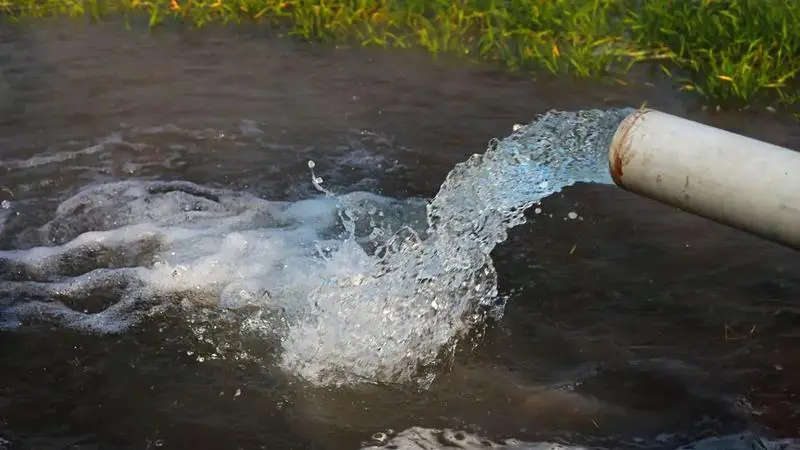 انفجار خط مياه يتسبب بوقف الضخ عن مناطق واسعة في المفرق