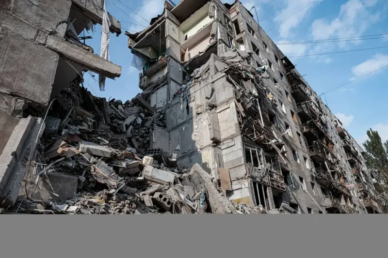 بريطانيا تعتزم تمويل إصلاحات في محطة تشيرنوبل بعد قصف روسي