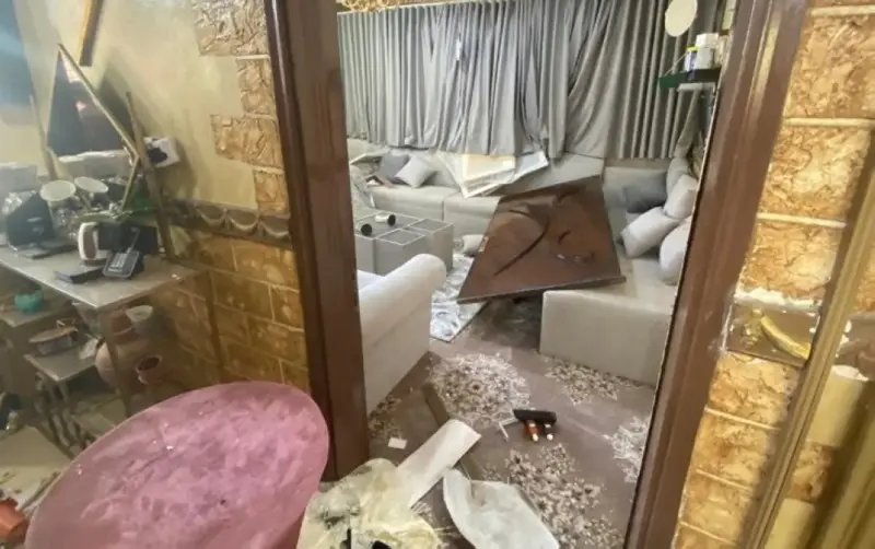 الدفاع المدني: إصابة 6 مواطنين وأضرار في 3 منازل و3 مركبات إثر سقوط مقذوف معادٍ بنجران