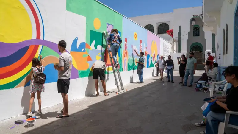 «أصيلة»... الفنون التشكيلية ترسم هوية المدينة وتستقطب تجارب عالمية