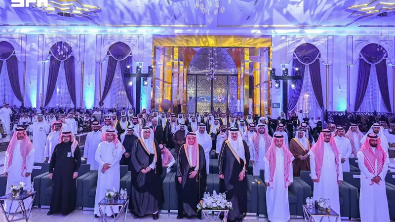 معهد الإدارة العامة بعسير يحتفي بتخريج 79 خريجًا وخريجة في حفل الخريج والوظيفة 30