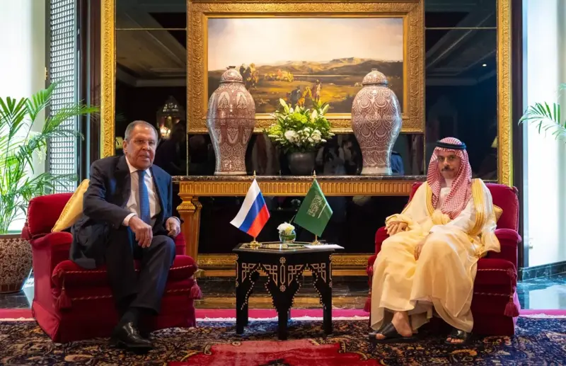 فيصل بن فرحان ولافروف يبحثان التصعيد في اليمن وتهديدات الملاحة
