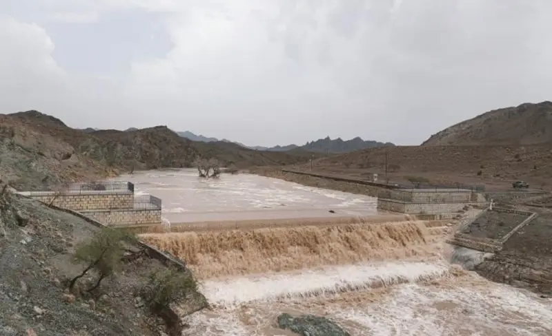 تنبيه بأمطار رعدية وتساقط البرد وجريان الأودية على أجزاء جبال الحجر