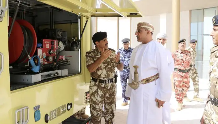معرض للمركبات والمعدات الحديثة ضمن حفل التعريف بالهوية الجديدة للدفاع المدني والإسعاف بمحافظة الداخلية