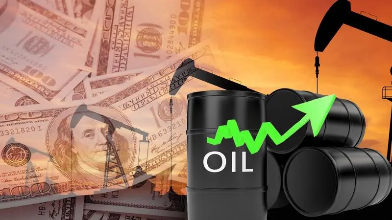 النفط يلامس 110 دولارات للبرميل لأول مرة منذ أيار