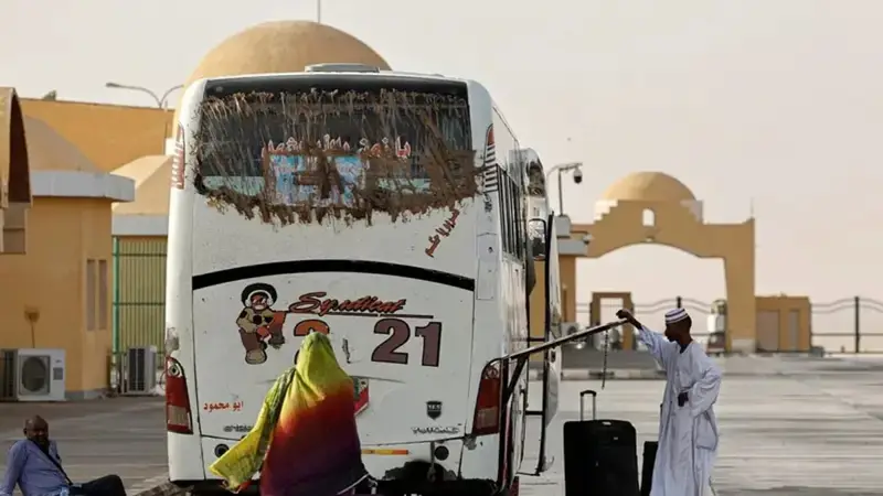 مصر توقف عبور الشاحنات التجارية إلى السودان عبر ميناء قسطل لأجل غير مسمى