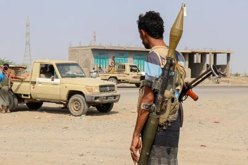 اليمن يشتعل مجدداً.. هجوم بالصواريخ الباليستية يوقع 18 قتيلاً