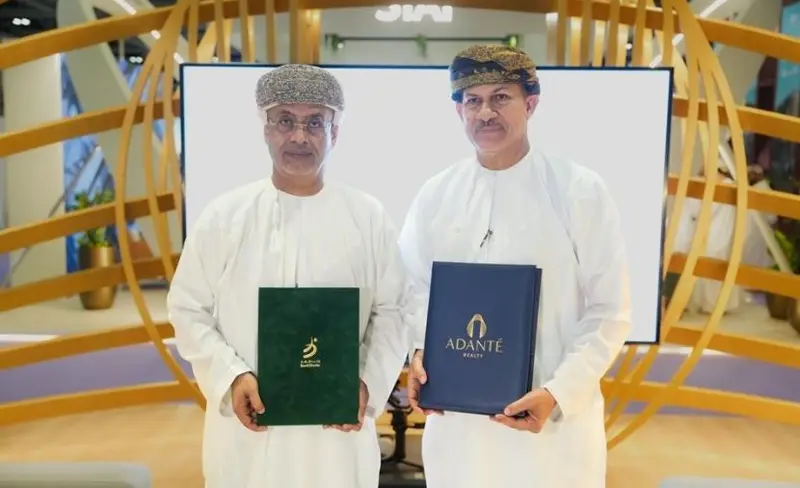 بنك ظفار يوقع 3 اتفاقيات استراتيجية مع شركات عقارية لدعم خطط التنمية العمرانية