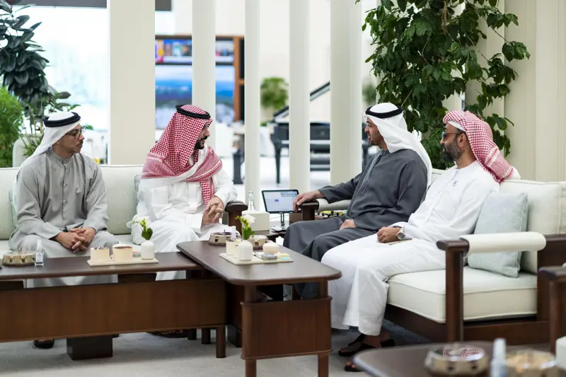 وزير الدفاع السعودي يلتقي محمد بن زايد في أبوظبي لـ"التشاور بشأن أولويات المرحلة"