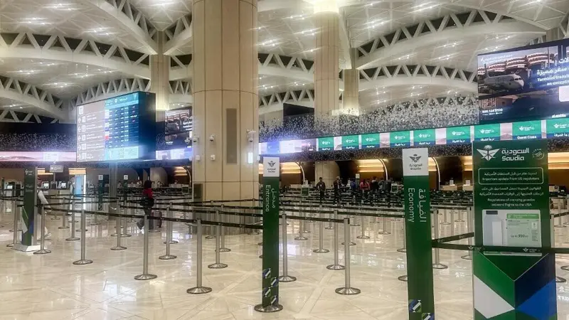 "طيران الخليج" و"الاتحاد" تلغيان رحلاتهما مؤقتاً من وإلى مطار الرياض