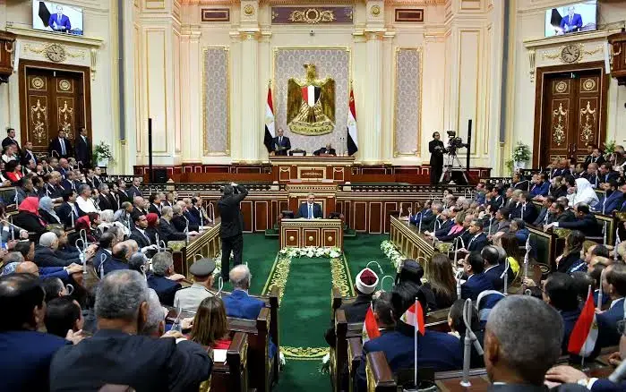 هجمات الحوثيين على السعودية.. جلسة طارئة بالبرلمان المصري لتفويض الجيش بالتدخل عسكريا