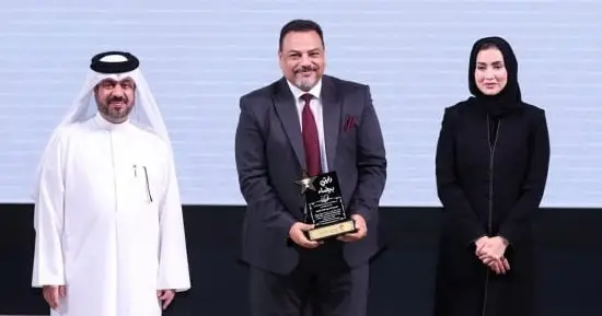 تعليم قطر تمنح المدرسة المصرية بالدوحة كأس رايتي بيضاء لالتزامها بالمعايير