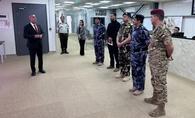 وفد من شرطة عُمان السلطانية يزور مركز الملك عبدالله الثاني للعمليات الخاصة بالأردن