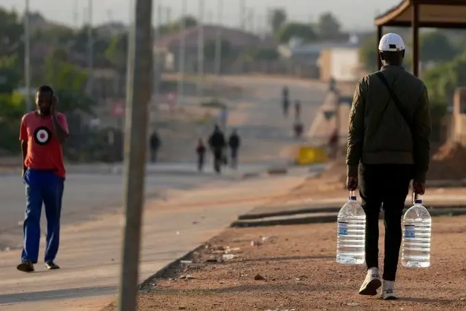أكثر من 500 مصاب وتحذيرات عاجلة.. أزمة مياه تقلق جنوب أفريقيا