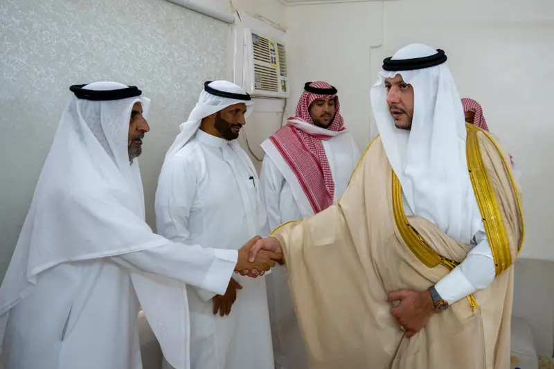 سعود بن نهار يعزّي أسرة الأطفال المتوفين في الحريق