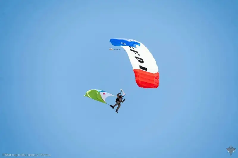 Fête de la Saint-Michel : Parachutistes français et djiboutiens communient dans la même ardeur