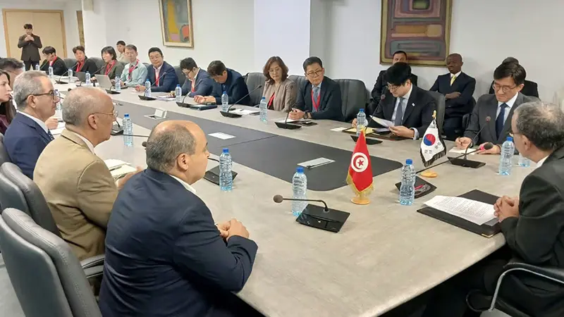 وزير الاقتصاد يتباحث مع وفد كوري آفاق الاستثمار في مجال صناعة مكونات السيارات