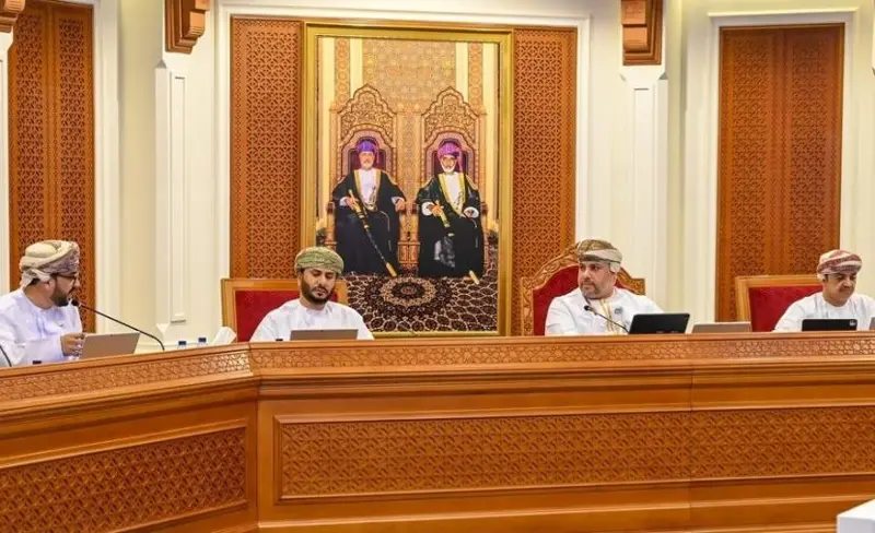 "بلدي ظفار" يناقش المبادرات الخدمية والتنموية وتنظيم عمل قطاع مركبات الأجرة