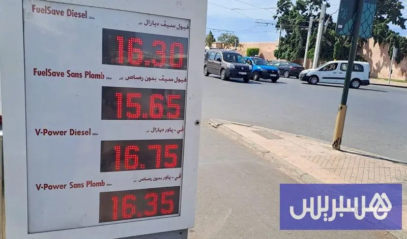 "الغازوال" يرتفع بدرهم والبنزين يتراجع وسط تفاوتات بين شركات التوزيع