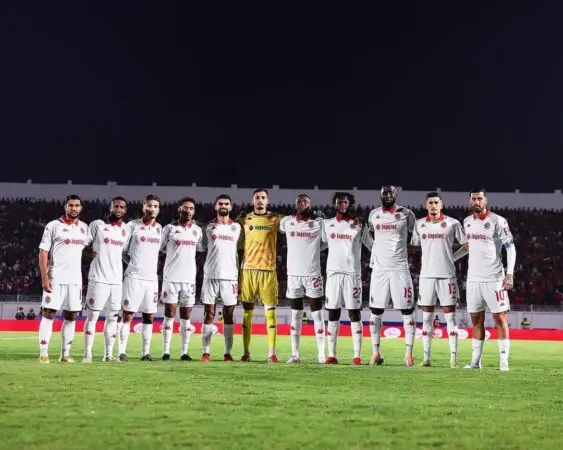 عاجل… اعتراض تقني من الوداد يُشعل المواجهة أمام المغرب التطواني… 4 لاعبين في قلب العاصفة