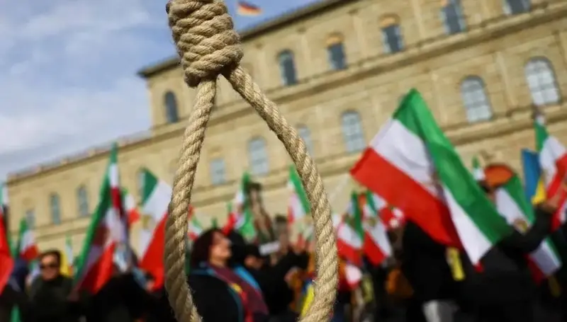 إيران... إعدام رجلٍ بعد إدانته بشن هجمات مسلّحة خلال الحرب