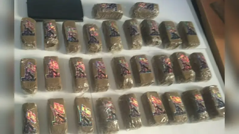 سوسة.. الإطاحة بمروّج مخدّرات وحجز 29 صفيحة من "الزطلة"