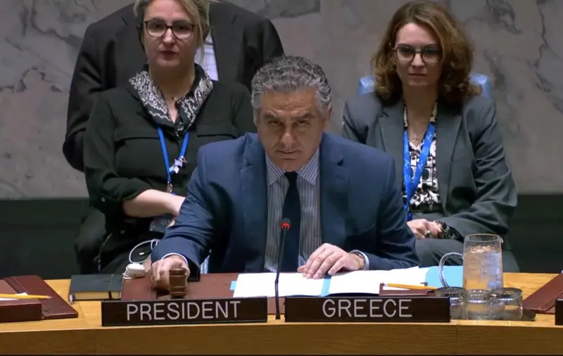 مجلس الأمن يجدد دعمه للحكومة اليمنية ويدعو لمنع تسليح الحوثيين ويؤكد حق السعودية في الدفاع عن النفس
