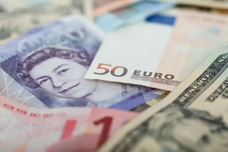 اعرف سعر الجنيه الإسترليني مقابل الدولار الأمريكي واليورو