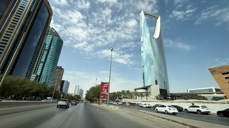 الجدعان: استثمارات السعودية في المسارات البديلة تضمن استمرار إمدادات الطاقة والتجارة
