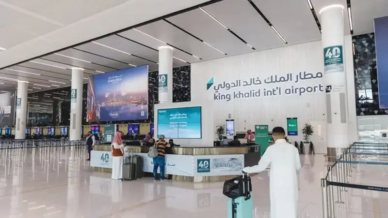 استشهاد 3 سعوديين في اعتداءين للحوثي على مطار الملك خالد الدولي